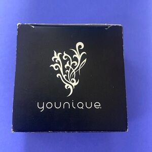 YOUNIQUE Moodstruck Minerals Concealer shade Frivolous  - 0.35 oz. NEW IN BOX